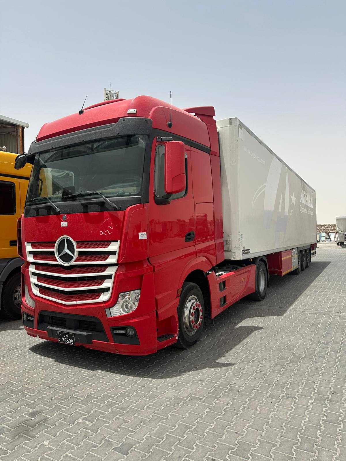 Red Actros Qatar 78539